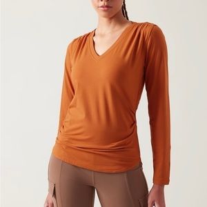 NWT Athleta outbound v-neck long sleeve top. Orange Medium.